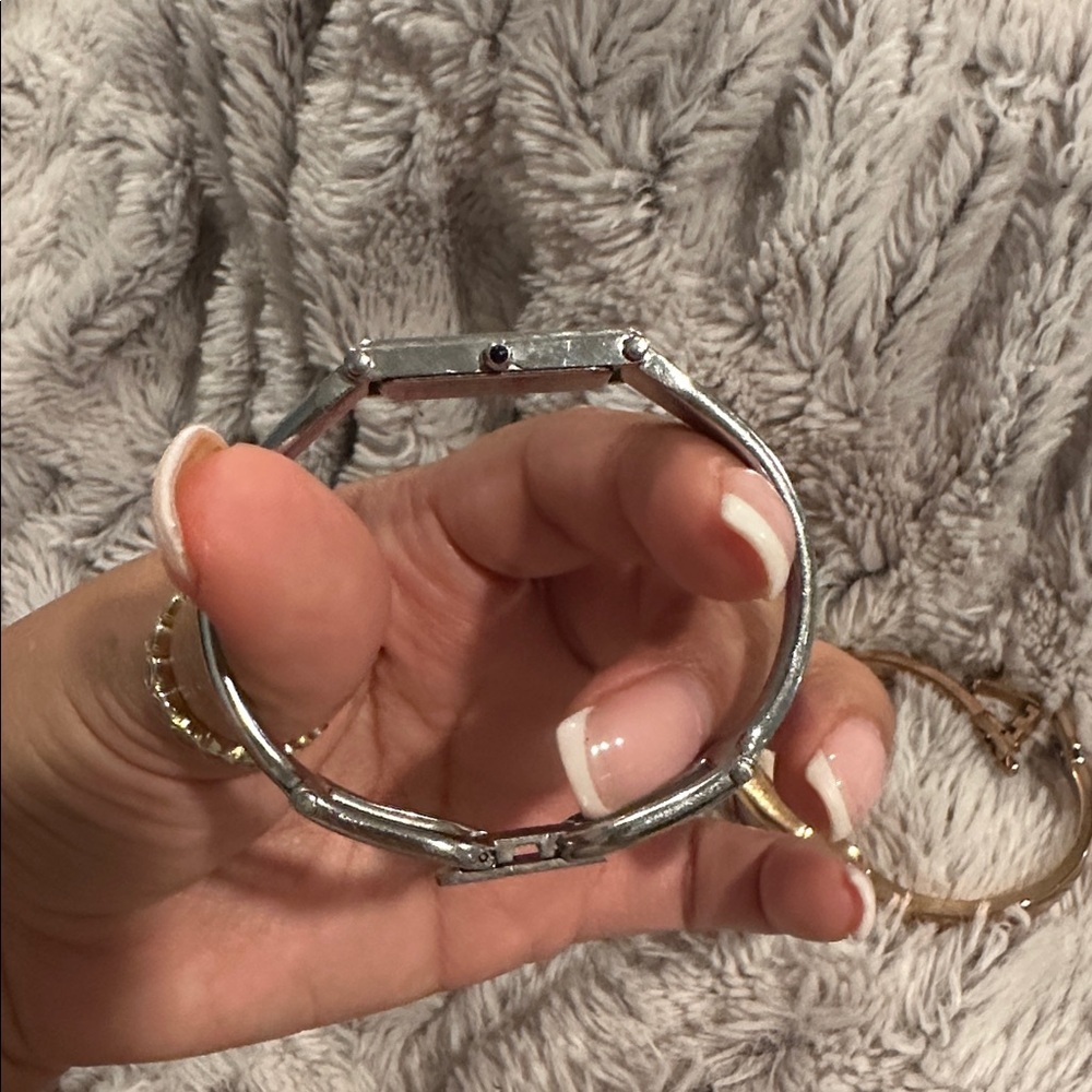 🎀Gucci watch pink🩷gucci watch silver gucci watch slim vintage bracelet watch - Picture 9 of 17